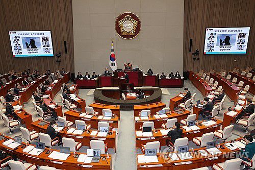 대장동 사건 항소 포기 관련 질의 받는 정성호 장관(서울=연합뉴스) 박동주 기자 = 정성호 법무부 장관이 지난 12일 국회에서 열린 예산결산특별위원회 전체회의에 출석해 대장동 사건 항소 포기 관련 국민의힘 배준영 의원의 질의를 받고 있다. 2025.11.12 pdj6635@yna.co.kr