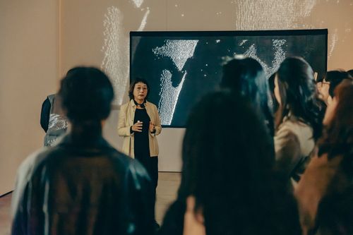 엄정순 작가엄정순 작가가 12일 학고재에서 작품에 대해 설명하고 있다. [예술경영지원센터 제공. 재판매 및 DB 금지]