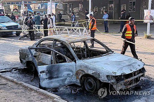 파키스탄 폭탄 테러 현장[AP 연합뉴스 자료사진. 재판매 및 DB 금지]