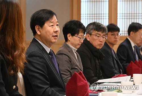 구윤철 부총리, 제7기 중장기전략위원회 출범식 참석(서울=연합뉴스) 구윤철 부총리 겸 기획재정부 장관이 14일 서울 종로구 정부서울청사에서 열린 '제7기 중장기전략위원회 출범식'에서 인사말을 하고 있다. 2025.11.14 [기획재정부 제공. 재판매 및 DB 금지] photo@yna.co.kr