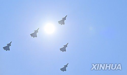 9월 열병식 당시 중국 베이징 상공의 전투기[신화 연합뉴스 자료사진]