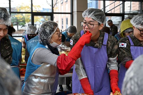 '한입 쏙'[공군 제38전투비행전대 제공. 재판매 및 DB 금지]