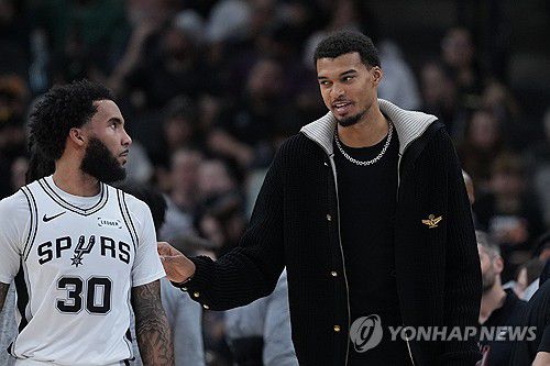 새크라멘토전에 결장한 웸반야마[AP=연합뉴스]