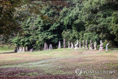 축제에서 제작된 불상들[사진/백승렬 기자]