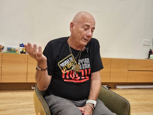 이스라엘군의 구출작전으로 귀환한 루이스 하르