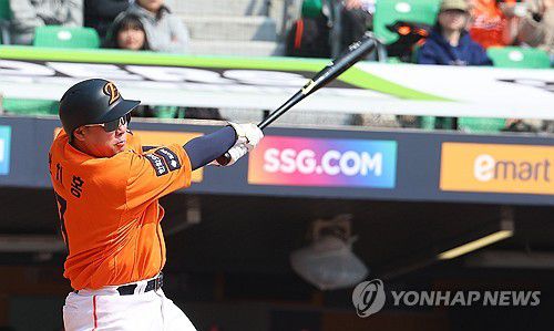 안타 치는 안치홍[연합뉴스 자료사진]