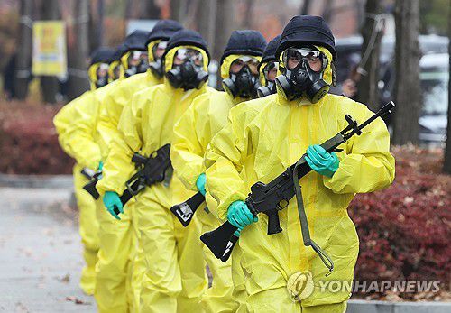 경기남부 대테러 관계기관 합동훈련(수원=연합뉴스) 홍기원 기자 = 25일 경기도 수원시 팔달구 수원월드컵경기장에서 드론 테러 상황을 가정한 '2025 경기남부 대테러 관계기관 합동훈련'이 진행되고 있다. 2025.11.25 xanadu@yna.co.kr