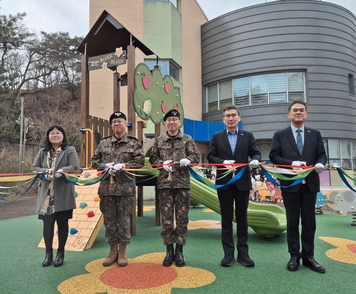 육군 3군단·호반건설, 새 놀이터 기증식[육군 3군단 제공. 재판매 및 DB 금지]