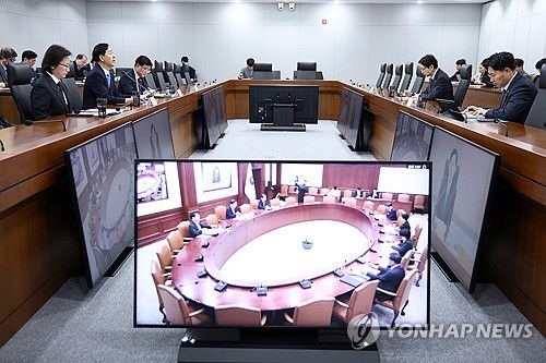 경제관계장관회의에서 발언하는 구윤철 부총리(세종=연합뉴스) 윤동진 기자 = 구윤철 부총리 겸 기획재정부 장관이 26일 정부세종청사 중앙동에서 열린 성장전략TF 겸 경제관계장관회의에서 발언하고 있다. 2025.11.26 mon@yna.co.kr