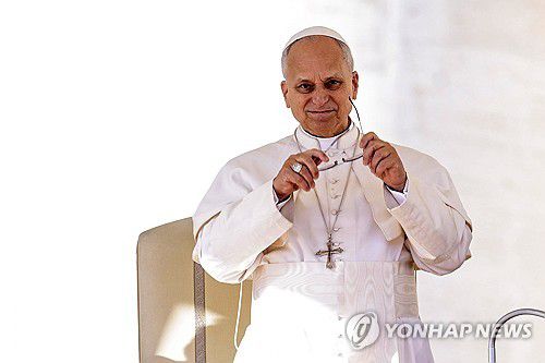 교황(바티칸 EPA=연합뉴스) 26일(현지시간) 교황 레오 14세가 수요일 일반 알현에 나섰다. 2025.11.27 photo@yna.co.kr