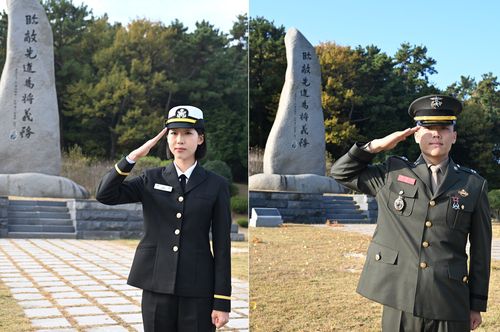 국방부장관상 박소은 소위와 조민규(오른쪽) 소위[해군 제공. 재판매 및 DB 금지]