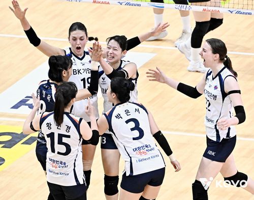 환호하는 IBK기업은행 선수들[한국배구연맹 제공. 재판매 및 DB 금지]