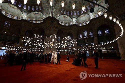 블루모스크 방문한 레오 14세 교황[로이터 연합뉴스. 재판매 및 DB 금지]