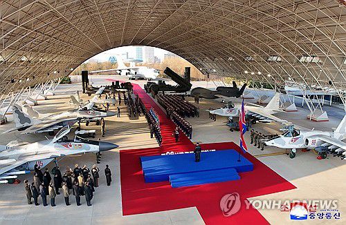 김정은, 북한 공군창설 80주년 기념행사 참석…주애 동행(평양 조선중앙통신=연합뉴스)  김정은 국무위원장이 딸 주애와 함께 지난 28일 제2공군사단 59길영조영웅연대 갈마비행장에서 북한 공군 창설 80주년 기념행사에 참석해 장병들을 치하하고  항공절 기념 공군 시위비행 및 기념보고대회와 기념공연을 관람했다고 조선중앙통신이 30일 보도했다.  2025.11.30      [국내에서만 사용가능. 재배포 금지. For Use Only in the Republic of Korea. No Redistribution] nkphoto@yna.co.kr