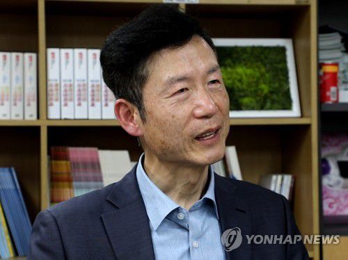 연합뉴스와 [삶] 인터뷰 중인 김영환 북한민주화네트워크 연구위원[연합뉴스 사진]