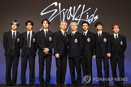 그룹 스트레이 키즈(서울=연합뉴스) 류효림 기자 = 그룹 스트레이 키즈가 8월 22일 서울 여의도 콘래드 호텔에서 열린 정규앨범 4집 '카르마' 발매 기념 기자간담회에서 포즈를 취하고 있다. 2025.8.22 ryousanta@yna.co.kr