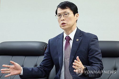 최원호 원자력안전위원장 인터뷰(서울=연합뉴스) 진연수 기자 = 최원호 원자력안전위원회 위원장이 서울 중구 원자력안전위원회에서 연합뉴스와 인터뷰를 하고 있다. 2025.12.1 jin90@yna.co.kr