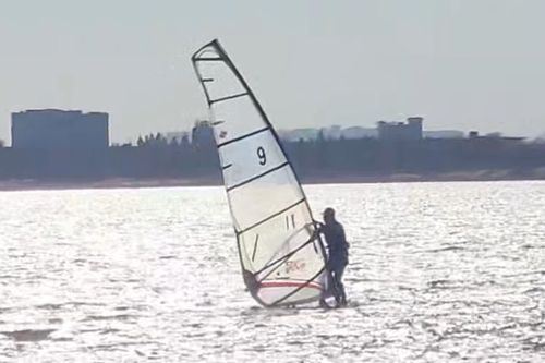 지난달 30일 낙동강하구에서 이뤄지는 불법 수상 레저[습지와새들의 친구 제공. 재판매 및 DB 금지]