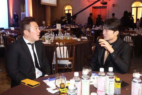 기록상을 받은 최형우(왼쪽)와 박해민[일간스포츠 제공. 재판매 및 DB 금지]