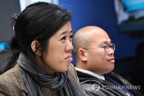 인터뷰하는 지미 라이의 자녀들홍콩의 반중 언론인 지미 라이의 아들 세마스티안 라이(오른쪽)와 클레어 라이(왼쪽)이 지난 2일 미국 워싱턴DC에서 AFP통신과 인터뷰하고 있다. 2025.12. 5 [AFP=연합뉴스]