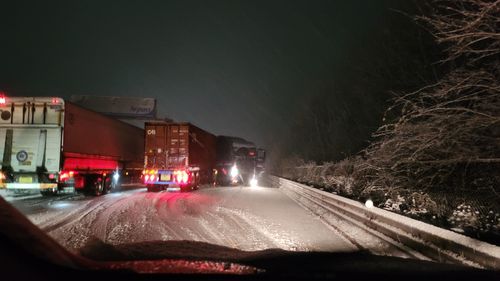 안성맞춤휴게소 인근 눈길 교통사고[독자 제공]