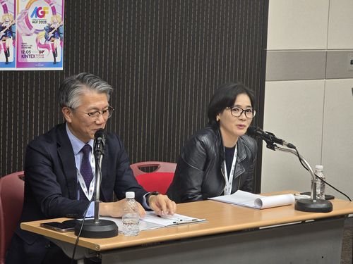 김기남 대원미디어 상무(왼쪽)와 이갑열 애니플러스 상무[촬영 김주환]