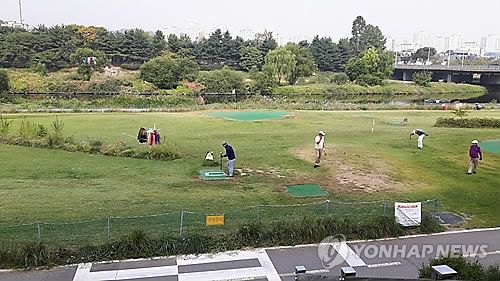 파크골프 장면[연합뉴스 자료사진]