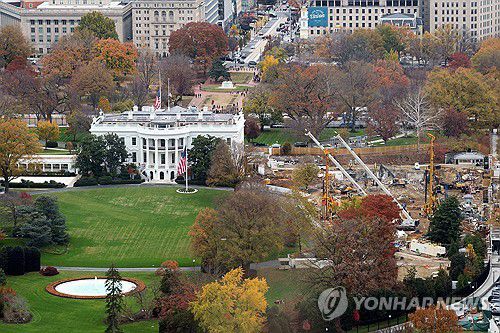 연회장 신축 공사가 진행 중인 美백악관[AP 연합뉴스 자료사진. 재판매 및 DB 금지]