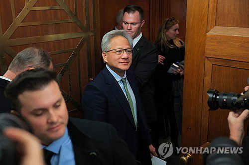 미 상원 은행위원회에 출석한 젠슨 황 엔비디아 대표[AFP/게티이미지=연합뉴스]
