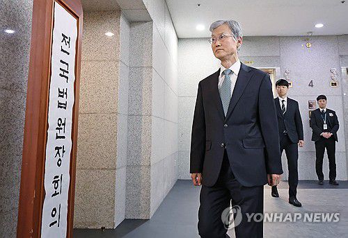 조희대 대법원장, 2025년 정기 전국법원장회의 참석(서울=연합뉴스) 한종찬 기자 = 조희대 대법원장이 5일 서울 서초구 대법원에서 '2025년 정기 전국법원장회의'에 참석하고 있다. 2025.12.5 [공동취재] saba@yna.co.kr