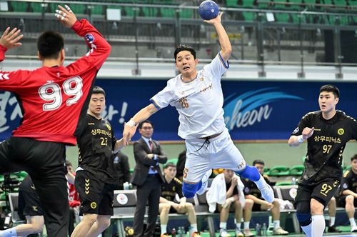 6일 상무 전에서 슛을 던지는 인천도시공사 김진영.[한국핸드볼연맹 제공. 재판매 및 DB 금지]