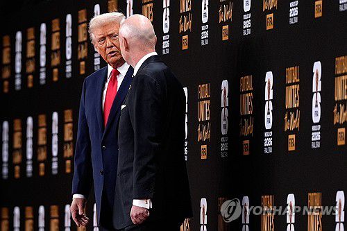 트럼프 대통령과 인판티노 FIFA 회장[AP=연합뉴스]