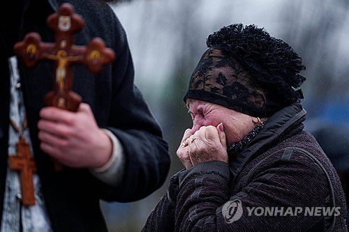 포크로우크스 인근에서 전사한 병사의 어머니[AP 연합뉴스 자료사진]