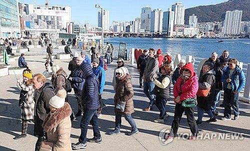 부산 찾은 외국인 관광객[연합뉴스 자료사진]