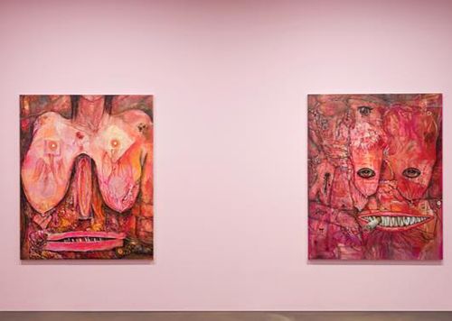 장파 개인전 '고어 데코'(Gore Deco) 전시 전경장파 작 '오, 도즈 브레스트스'(Oh, Those Breasts·왼쪽)와 '문신, 담배, 피어싱'. [국제갤러리 제공. 재판매 및 DB 금지]