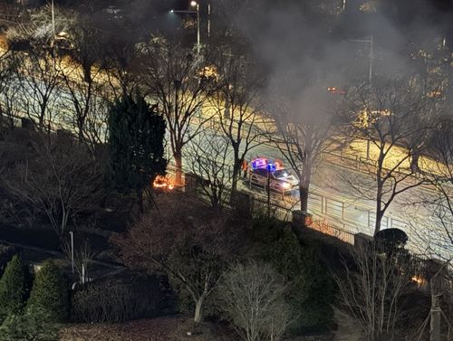 국회 3문 인근 방화[독자 제공. 재판매 및 DB 금지]