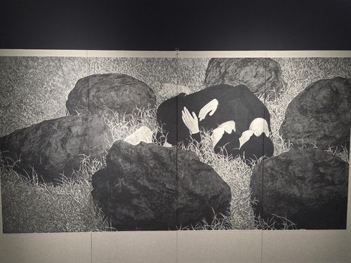 무나씨 작 '석원'(서울=연합뉴스) 박의래 기자 = 11일 서울 강서구 마곡동 스페이스K 서울에서 열리는 무나씨의 개인전 '우리가 지워지는 계절에'에 전시된 '석원'. 2025.12.11. laecorp@yna.co.kr