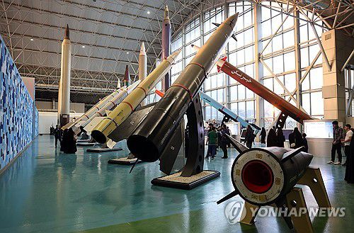 지난 11월 이란 테헤란에서 열린 이란혁명수비대 항공 우주 성과 전시회장의 모습[EPA=연합뉴스. 재판매 및 DB 금지]