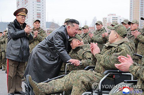 북한, 러 파병 공병부대 귀국 환영식 진행(평양 조선중앙통신=연합뉴스) 북한 조선중앙통신은 13일 "해외 작전지역에 출병하였던 조선인민군 공병부대 지휘관, 전투원들이 부과된 군사 임무를 완수하고 승리의 개가 드높이 귀국하였다"며 전날 평양 4·25문화회관 광장에서 '제528공병연대'를 위한 환영식이 진행됐다고 보도했다. 2025.12.13      [국내에서만 사용가능. 재배포 금지. For Use Only in the Republic of Korea. No Redistribution] nkphoto@yna.co.kr