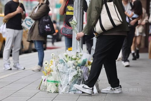 대만 흉기난동 사건현장에 놓인 꽃[CNA 캡처. 재판매 및 DB금지]