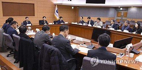 국민연금기금운용위원회 회의 모습2025년 12월 15일 서울 종로구 정부 청사에서  국민연금기금운용위원회가 열렸다. [보건복지부 제공]