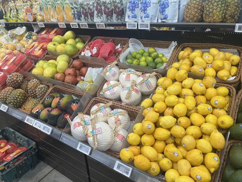 대형마트의 수입 과일[촬영 김윤구]