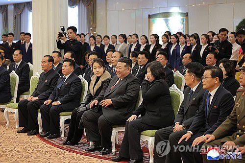 북, 백두산 인근 삼지연에 호텔 준공…김정은 "관광 대표도시로"(평양 조선중앙통신=연합뉴스) 북한 조선중앙통신은 20∼21일 이틀에 걸쳐 삼지연시에 '현대적인 호텔' 5곳의 준공식이 열렸다고 23일 보도했다. 20일에는 이깔호텔·밀영호텔이, 21일에는 소백수호텔·청봉호텔·봇나무호텔이 각각 문을 열었다. 통신은 김정은 북한 국무위원장이 20일 이깔호텔과 밀영호텔 준공식에 참석했다고 전했다. 2025.12.23      [국내에서만 사용가능. 재배포 금지. For Use Only in the Republic of Korea. No Redistribution] nkphoto@yna.co.kr