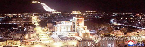 북, 백두산 인근 삼지연에 호텔 준공…김정은 "관광 대표도시로"(평양 조선중앙통신=연합뉴스) 북한 조선중앙통신은 20∼21일 이틀에 걸쳐 삼지연시에 '현대적인 호텔' 5곳의 준공식이 열렸다고 23일 보도했다. 20일에는 이깔호텔·밀영호텔이, 21일에는 소백수호텔·청봉호텔·봇나무호텔이 각각 문을 열었다. 2025.12.23      [국내에서만 사용가능. 재배포 금지. For Use Only in the Republic of Korea. No Redistribution] nkphoto@yna.co.kr