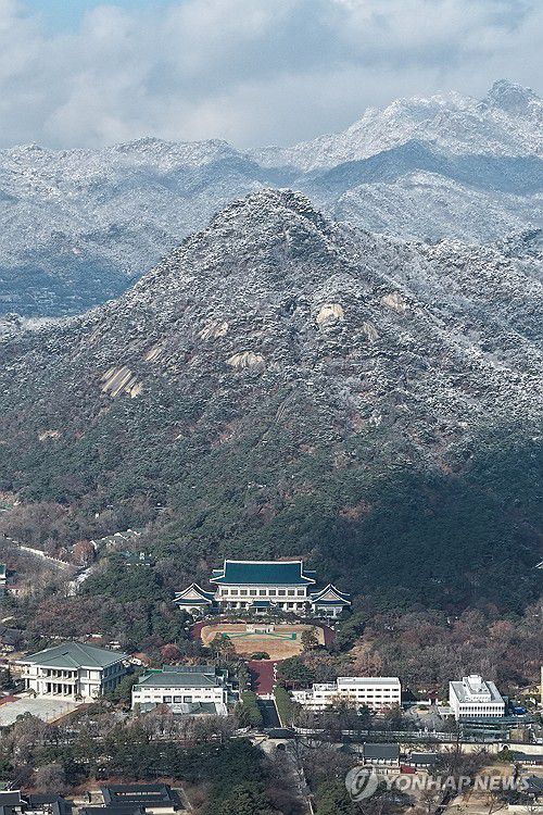 서울의 아름다운 설경(서울=연합뉴스) 서대연 기자 = 14일 서울 북악산 일대에 눈이 쌓여있다. 2025.12.14 dwise@yna.co.kr