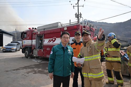 이철우 경북도지사, 산불 현장 지휘[경북도 제공. 재판매 및 DB 금지]