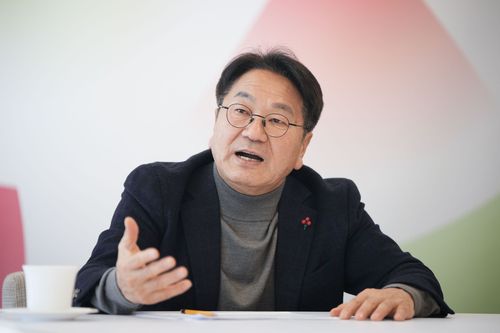 인터뷰하는 강기정 시장[광주시 제공]