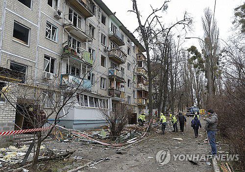 지난달 23일 러시아 공격에 파괴된 우크라이나 아파트[EPA=연합뉴스 자료사진]