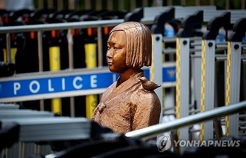 종로구 옛 주한 일본대사관 앞 평화의 소녀상 모습.   (서울=연합뉴스) 서울 종로구 옛 일본 대사관 앞 평화의 소녀상 모습. 2025.8.21