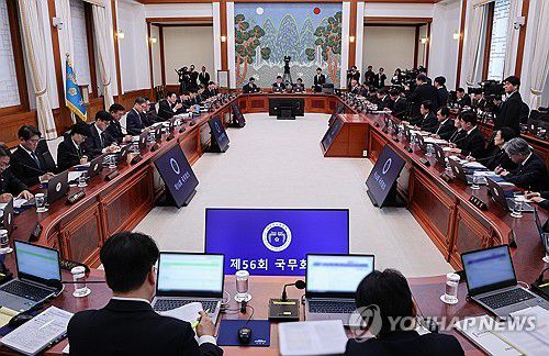 이재명 정부, 청와대 첫 국무회의(서울=연합뉴스) 한상균 기자 = 이재명 대통령이 30일 청와대에서 국무회의를 주재하고 있다. 2025.12.30 [청와대통신사진기자단] xyz@yna.co.kr